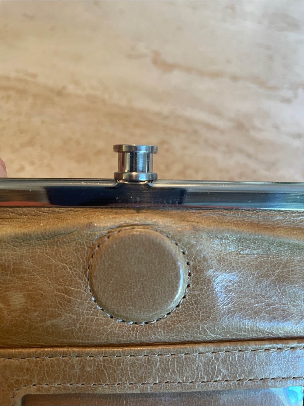🌹HOBO Vintage-Style Tan Leather Kiss-Lock Clutch - Picture 14 of 16